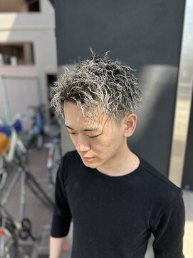 ダズルヘアーエイチ(DAZZLE hair H) 尾崎指名/ツイスパ×大量メッシュ