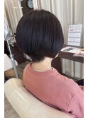 アッシュ系カラーでつくるクールな印象が◎前下がりボブスタイル