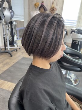 ショートボブ×バレイヤージュシルバー