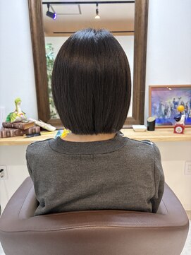 乾かすだけでまとまる前下がりボブ