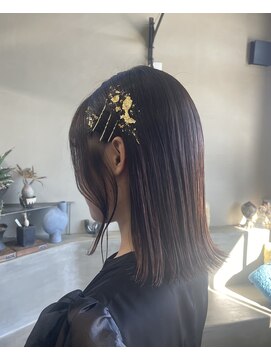 シアン(cyan) 金箔が可愛いシンプルヘアアレンジ