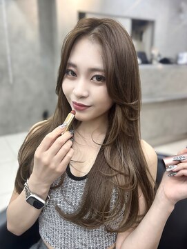 ヴェイン 渋谷(vain) グレイアッシュセンター分け前髪ロングレイヤー渋谷美容室