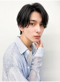 ビジネスもこなれ感！センターパート毛流れパーマ好印象