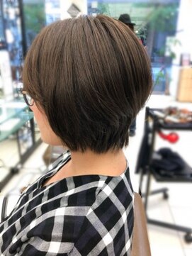 ミーティア バイ クアトロ(Meteor By QUATRO) 上品ボブミディ