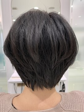 アッシュ 石神井公園店(Ash) ひし形フォルムの大人女性ショート