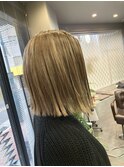 ハイトーンに切りっぱなしロブ