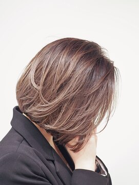 ビュートリアム 梅田(BEAUTRIUM) 内巻きボブ/前下がりボブ/ハイライト/30代/40代/50代/梅田