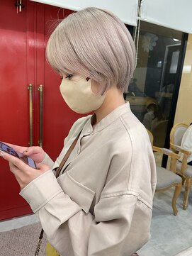 レド(LeDo) 丸みショート×ブリーチ×ハイトーンホワイトミルクティ×四日市