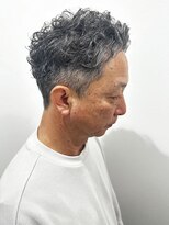 ヒュイル バイ ニアウ(Hwyl by Niau) メンズビジネスショートアップバングパーマ刈り上げ