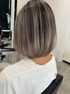 エイチ(H) xバレイヤージュ/イメチェン/ホワイトブロンド/外ハネボブ/美髪