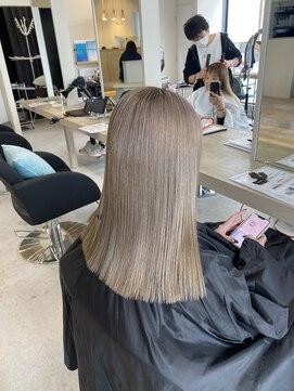 リア 布施店(Lia) ミルクティーベージュ