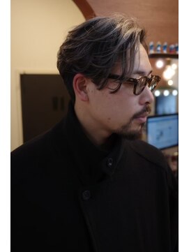 エディ(Edy) メンズホワイトシルバーニュアンスパーマ外国人風眉毛カット岡山