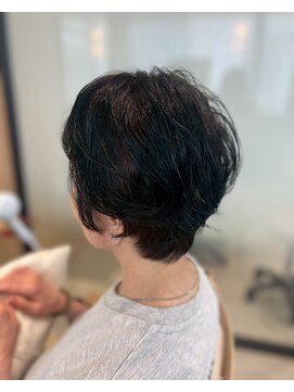ファムバイアヴァンス(Femme by AVANCE.) ニュアンスウルフ耳掛けセンターパートショート