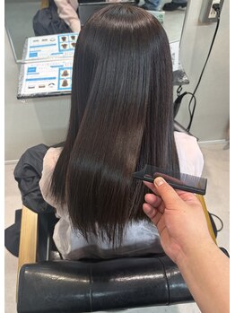クロ(Chro)の写真/周りの人から「髪、綺麗だね！」と褒められるようなアナタ史上最高のシルクの様な【ツヤ美髪】に。