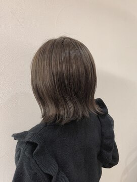 バズ ビー(BUZZ Bee) ブリーチ無しでアッシュグレー