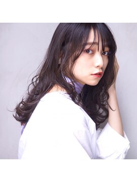 アトリエ フェム(atelier.fem) atelier.fem 暗髪でも可愛いロングウェーブ