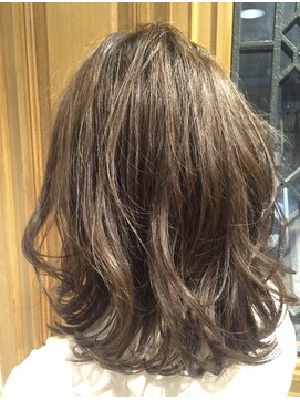 トルシュ ヘアーワークス(TORChe Hair Works) セミディ