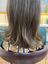 アルボーテルジェ(Art BeAute' ROUGET)&nbsp;白髪ぼかしハイライト☆外ハネミディアム30代/40代/50代