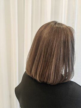 ビーエリアプレミアータ(BE AREA PREMIATA) グレイヘア、ナチュラルベージュ。