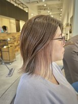 カルゥグラッシー(KALOU glassi)&nbsp;軽め切りっぱなしボブ×インナーピンク