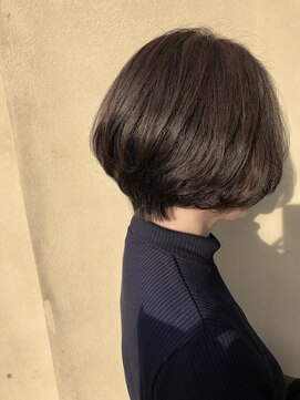 アンソレイユ ヘアー ガーデン(ensoleille hair garden) 骨格が綺麗に見える前下がりショートボブ