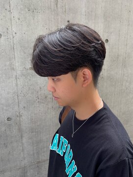 アルム オモテサンドウ(ALLM omotesando) 韓国風カルマパーマ メンズ韓国ヘア メンズカット 原宿 表参道