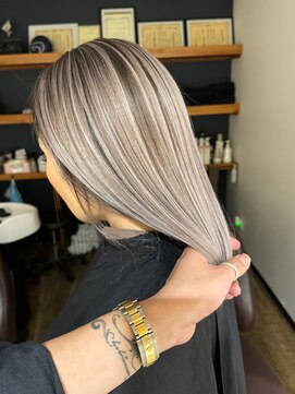 ホワイトベージュシャドールーツ