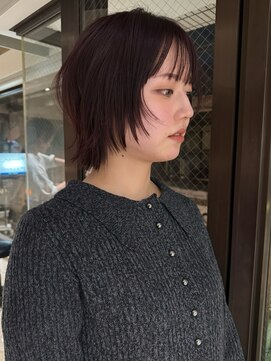 カート バイ デコ(Kurt by DECO) 暗めカラーでも重く見せないハッシュレイヤーボブ