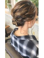 ヘアスタイリングルーム バター(hair styling room butter)&nbsp;【butter福本唯花】シンプルシニヨンスタイル