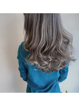 アカリ(acali) 外国人風バレイヤージュ