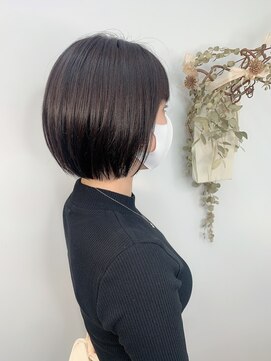 イーラ(era) 《era》くすみブルー　艶ツヤストレート　丸みボブ　みわ