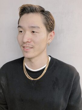 フランクスバーバーリザーブ 人形町店(FRANK’S BARBER RESERVE) 七三アップバングテーパーフェード　ｙ