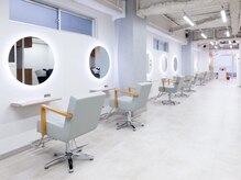 京都四条烏丸から【徒歩2分】の好立地で通いやすい！【レイヤーカット/髪質改善/縮毛矯正/京都/烏丸】