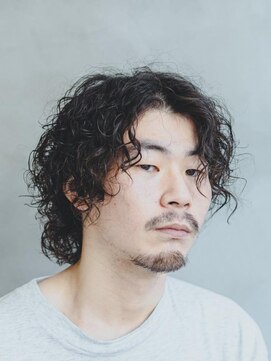 ニーイチイチ(211) メンズ　ニュアンスパーマ　スパイラル