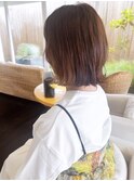 柔らかベージュの切りっぱなしボブ