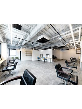 【メンズ専門店/心斎橋駅徒歩3分】《夜20時まで営業》学校・バイト帰りに行ける！個性派styleはXで決まり★