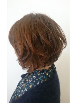 ハナ ビューティーヘアー(hana.) 前下がりパーマボブ