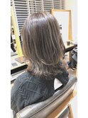 カーキグレージュマッシュショート大人かわいいフェザーバング