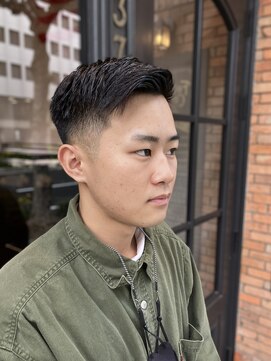 フォーコーナーズ(Four Corners) スキンフェード／フェードカット／サイドパート/バーバー/