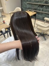 10.今までの縮毛矯正とは違う！自然で柔らかい髪、そしてずっと続くツヤ髪を実現！