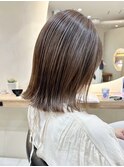 タッセルボブ長めボブ外ハネボブミルクティーベージュハイトーン