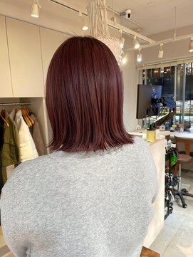 ネオリーブアイム 横浜西口店(Neolive aim) 切りっぱなしボブ チェリーレッド ブリーチカラー