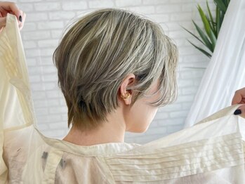 シズク(sizuk)の写真/【小顔BOB＆デザインカラー / sizuk】◆"ボブ"×"ハイトーン"で軽さを出し、自宅でも再現しやすいヘアに◆