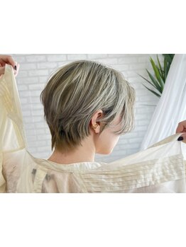 【小顔BOB＆デザインカラー / sizuk】◆"ボブ"×"ハイトーン"で軽さを出し、自宅でも再現しやすいヘアに◆