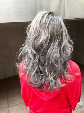 へアメイクワンプラス 四日市(HAIR MAKE ONEplus) 【ダブルカラー】プラチナグレー