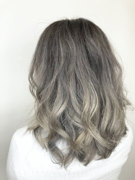 トリニティ(trinity) 20代30代40代◎小顔 無造作カール  ボブディセミディ豊見城