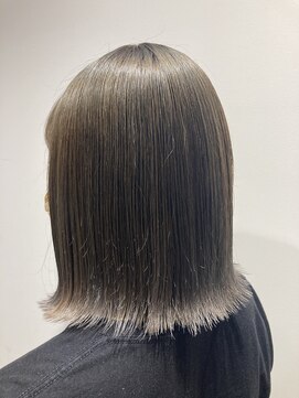 カチーナ(KACHINA) 外ハネ×ボブ×アッシュベージュ