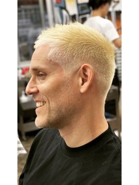 チルチェア 渋谷店(CHILL CHAIR) 金髪ベリーショート<渋谷> <理容室> <バーバー>