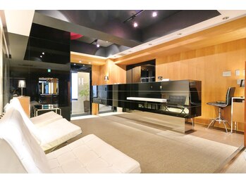 六本木美容室　西麻布店　【ロッポンギビヨウシツ】