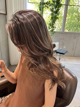 ロエ 平尾山荘(loe) 【脱白髪染めハイライト】×ロングレイヤー